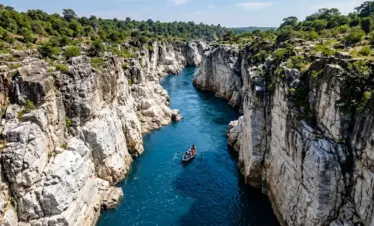marble rocks narmada 202604101750